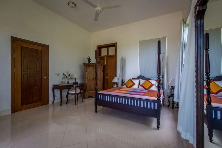 Room 4 of 24