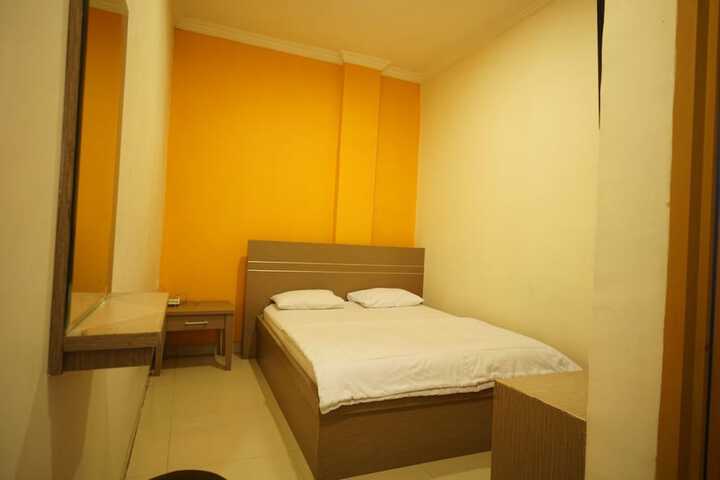 Room 6 of 11