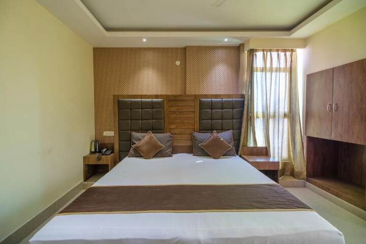Room 8 of 18