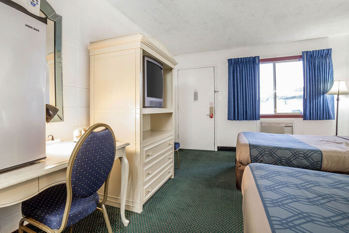 Room 17 of 28