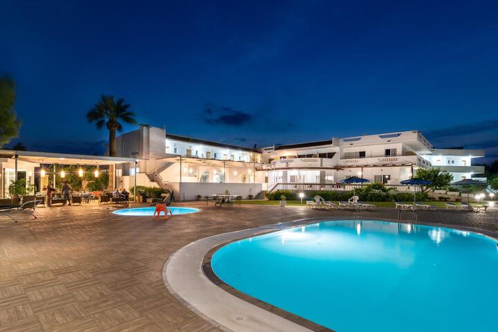 Pool Hotel