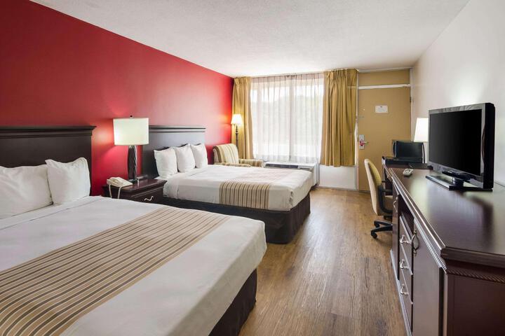 2 Double Beds (1 of 5)