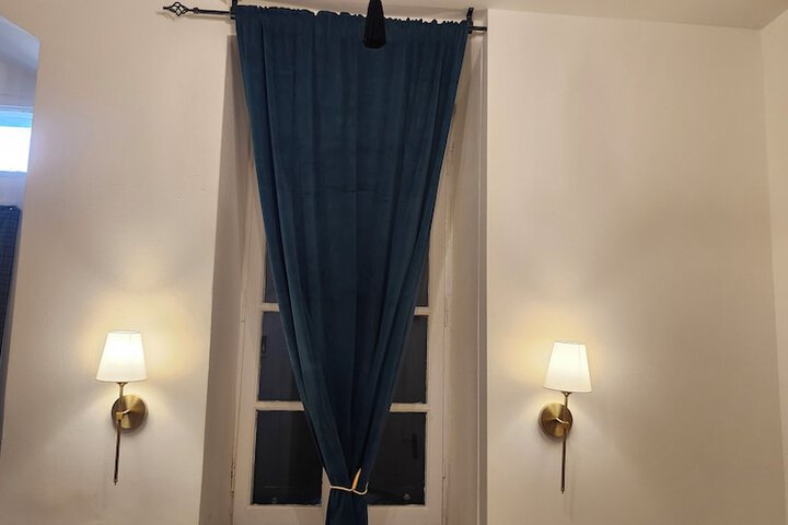 Room 16 of 77