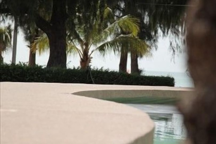 Hotel with Pool
