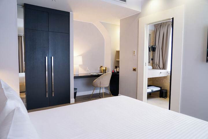 Room 30 of 85