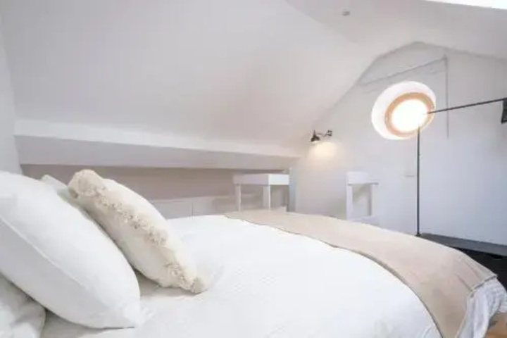 Room 6 of 21