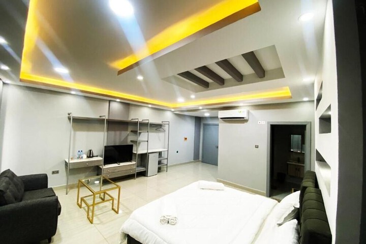 Room 9 of 18
