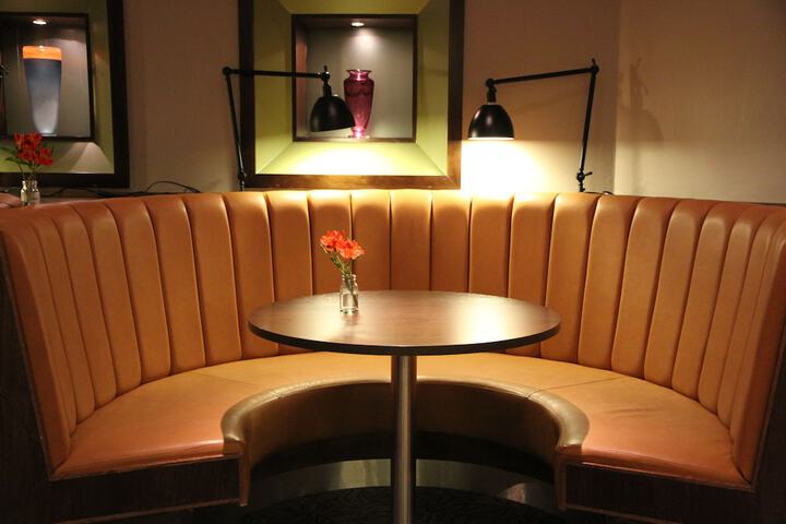 Lounge 75 of 124