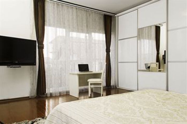 Room 6 of 35