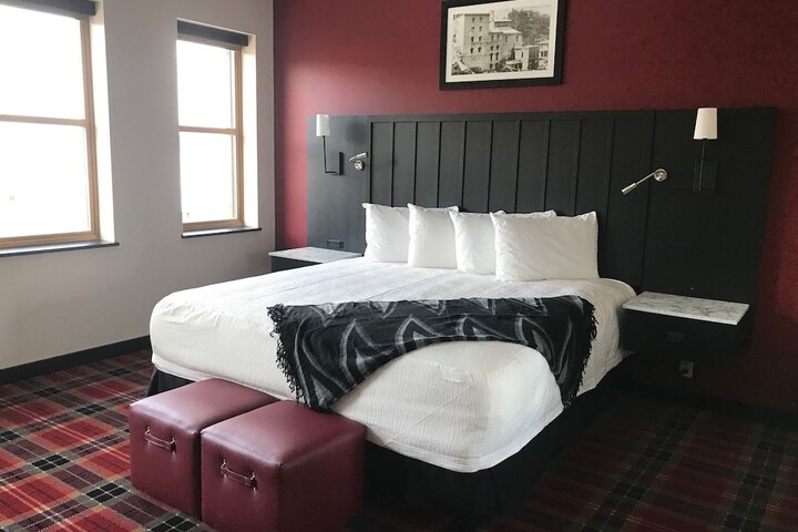 1 King Bed Accessible (9 of 14)