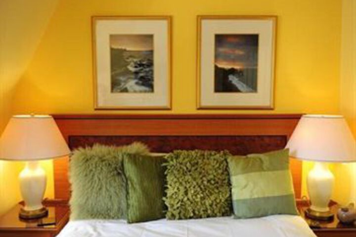 Room 10 of 18
