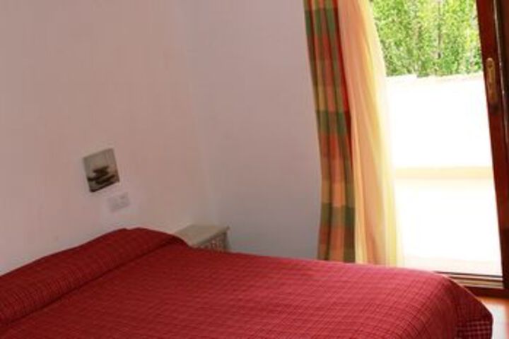 Room 4 of 13