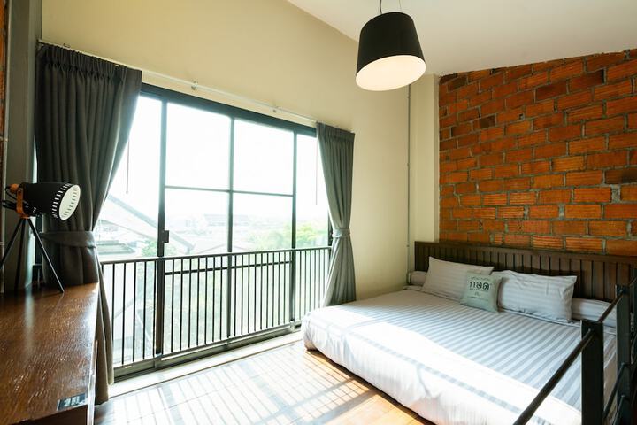 Room 9 of 94