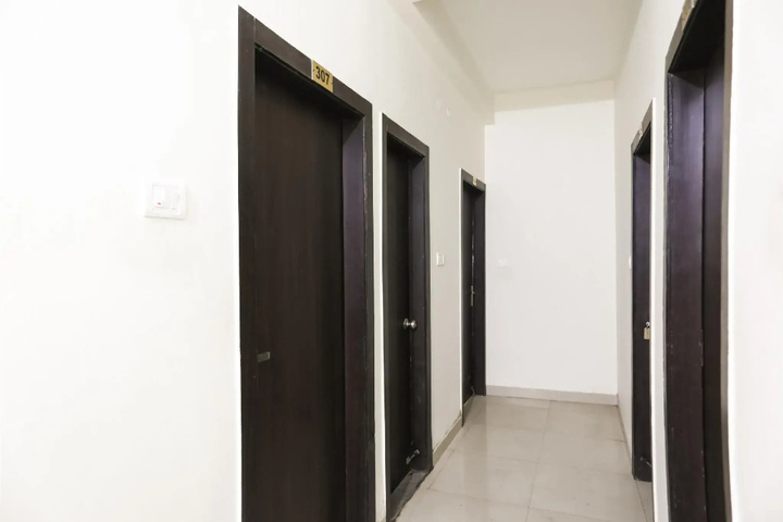 OYO 64605 Hotel Salori Inn