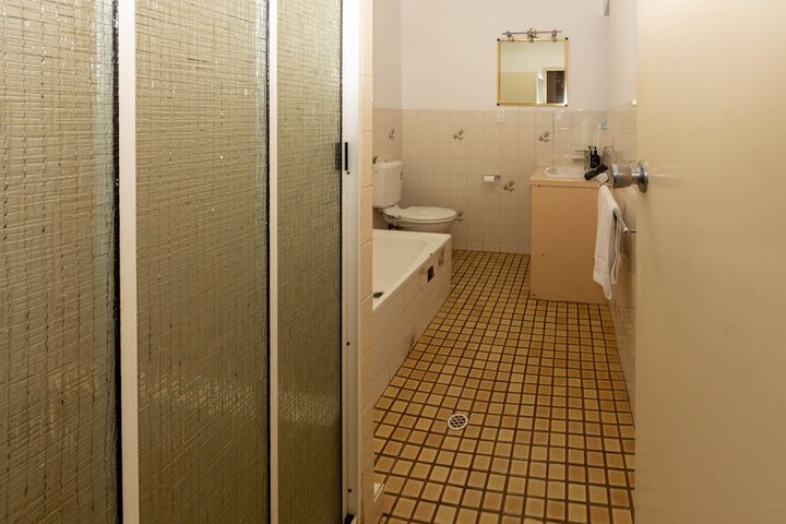 Room 32 of 52