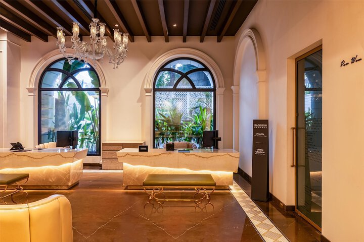 Entrance & Lobby