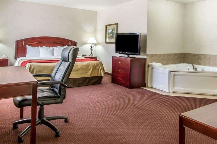 1 King Bed (5 of 17)