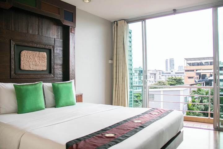 Room 16 of 157
