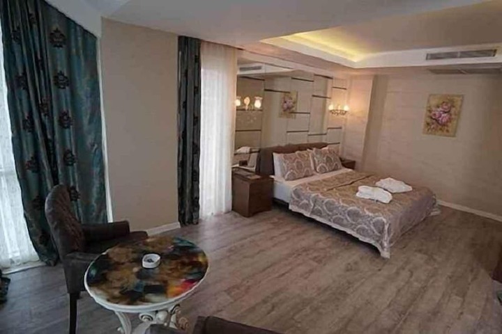 Room 8 of 25