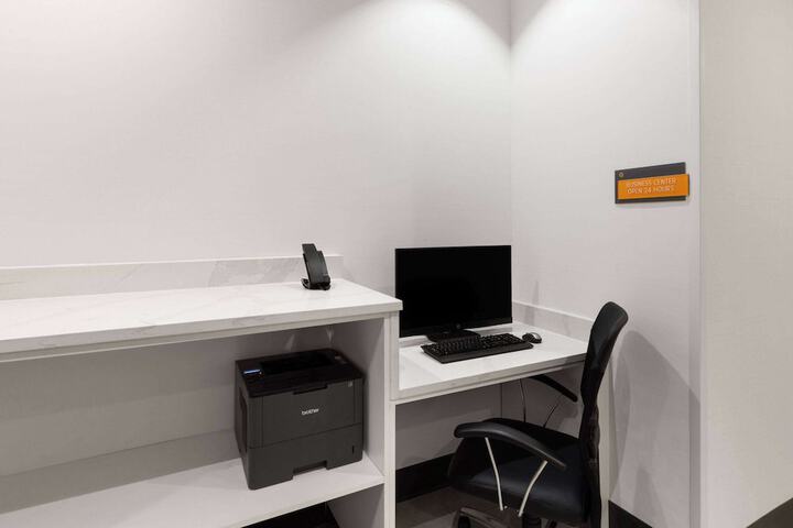 Business Center 36 of 37
