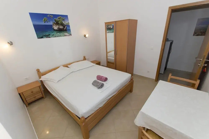 Room 2 of 8