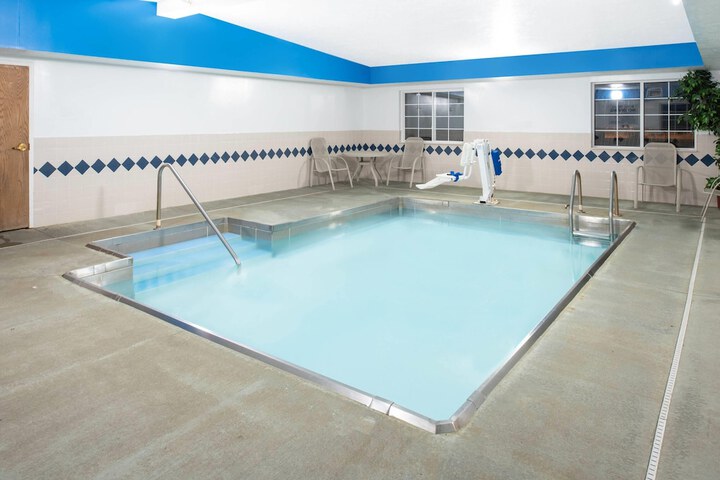 Hotel with Pool