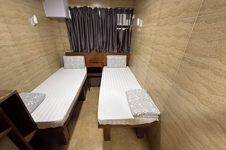 Room 52 of 138