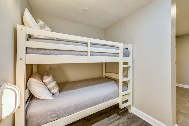Room 17 of 308