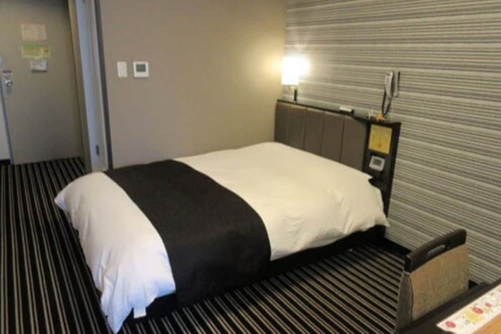 Room 5 of 25