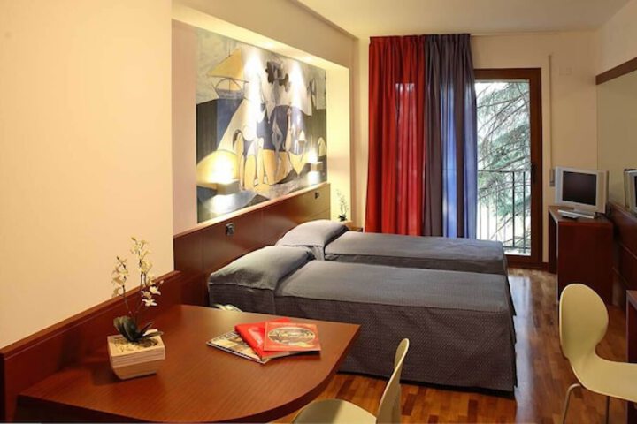 Room 10 of 26