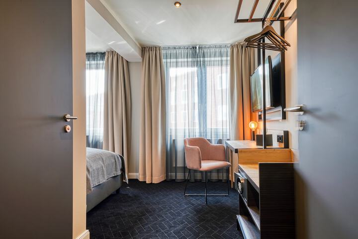 Room 18 of 33