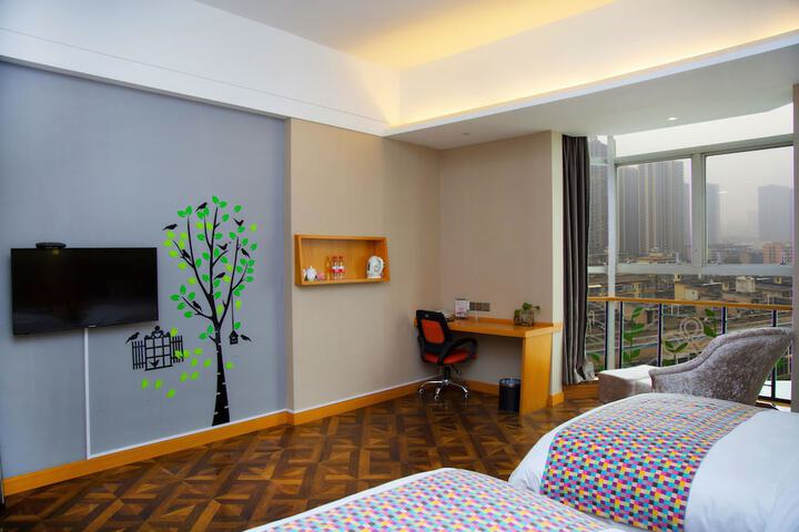 Room 12 of 19