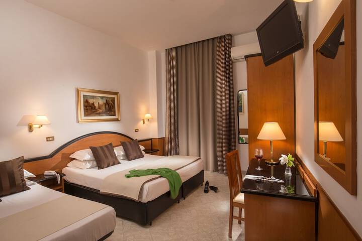 Room 7 of 35
