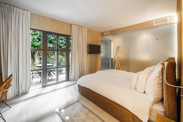 Room 15 of 135
