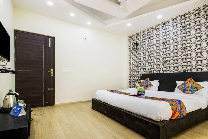 FABHOTEL ROYAL TULIP SUSHANT LOK II