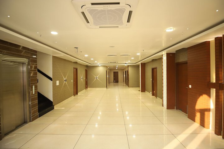 Ballroom/Hall 33 of 46