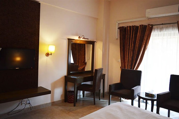 Room 17 of 27