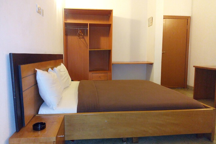 Room 15 of 44