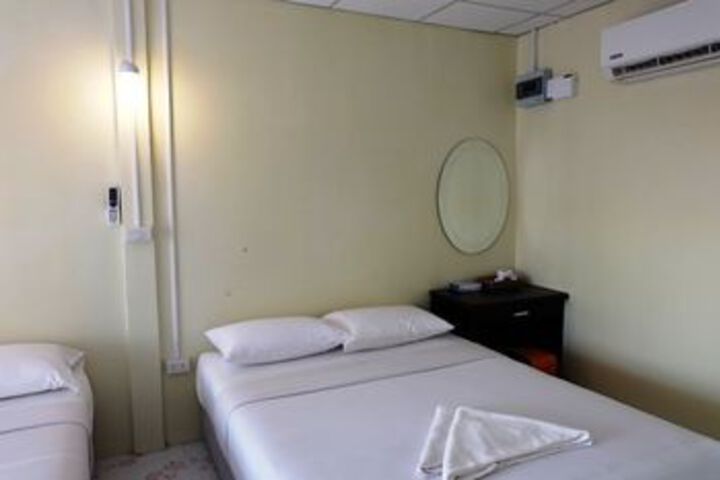 Room 14 of 32