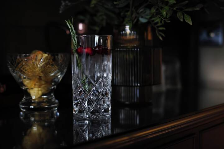 Lounge 62 of 87