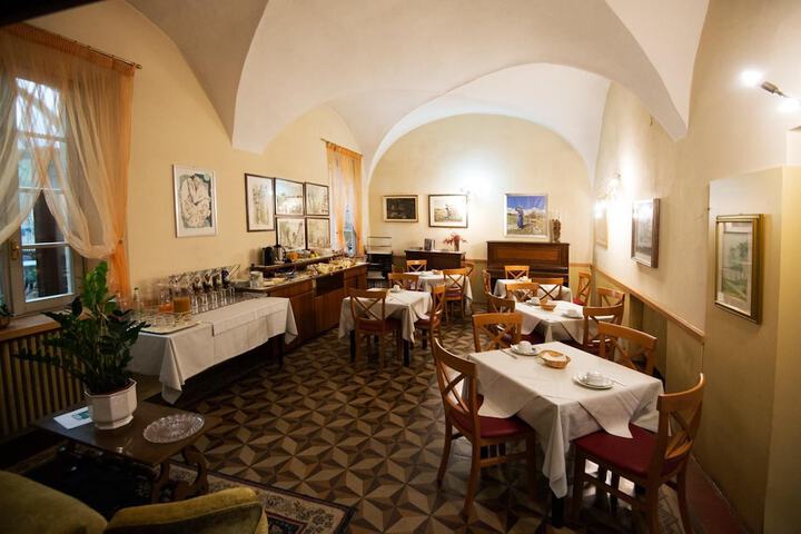 Dining 29 of 42