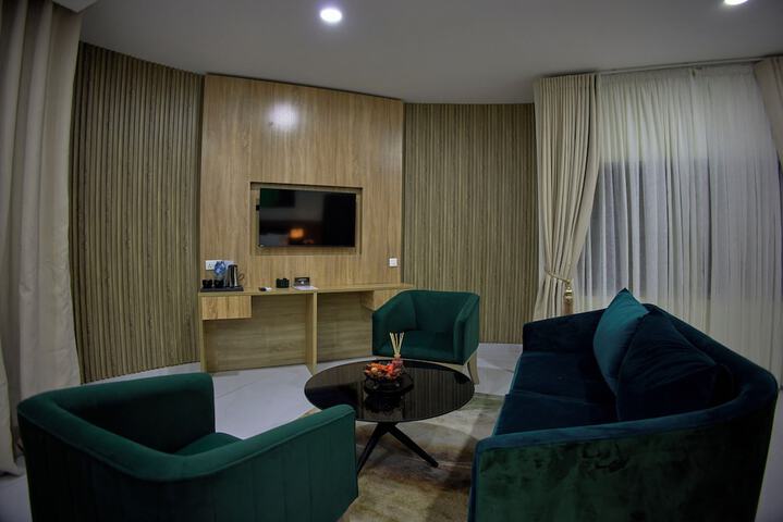 Room 23 of 82
