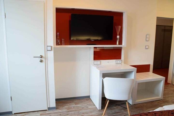 Room 3 of 32