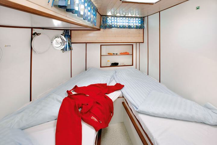 Room 8 of 75