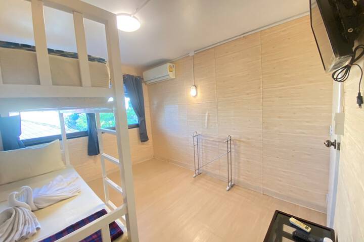 Room 10 of 18