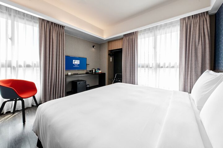 Room 4 of 46