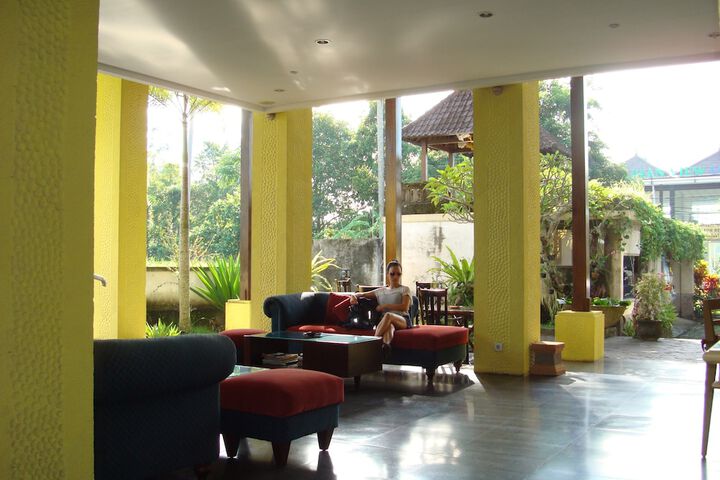 Guest Lobby