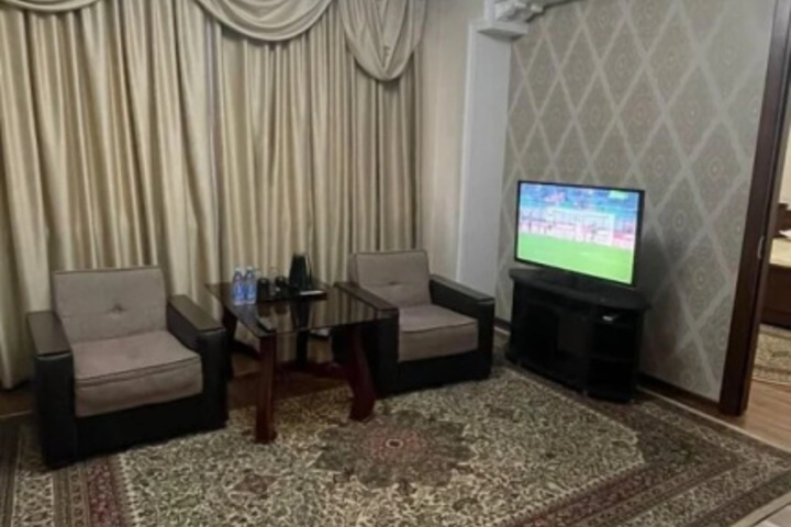 Room 6 of 9