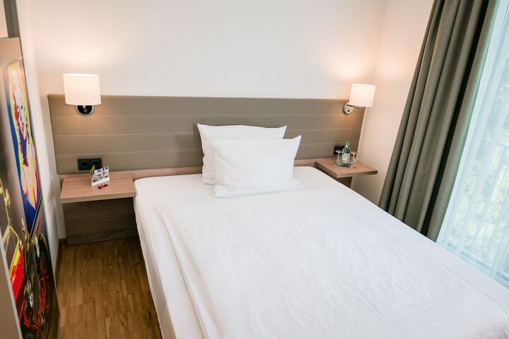 Room 9 of 40