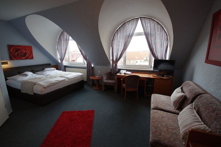 Room 12 of 72